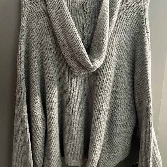 American Eagle Outfitters Gray Sweater - Picture 2 of 3